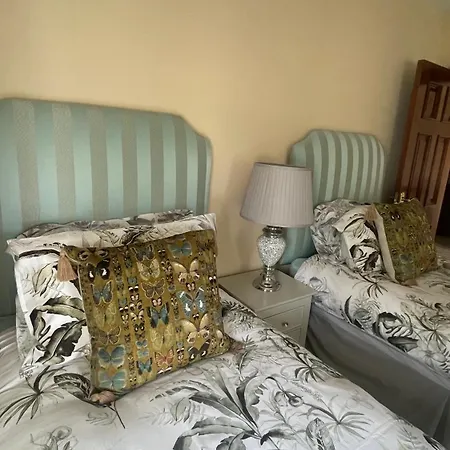 Hotel Errew *
